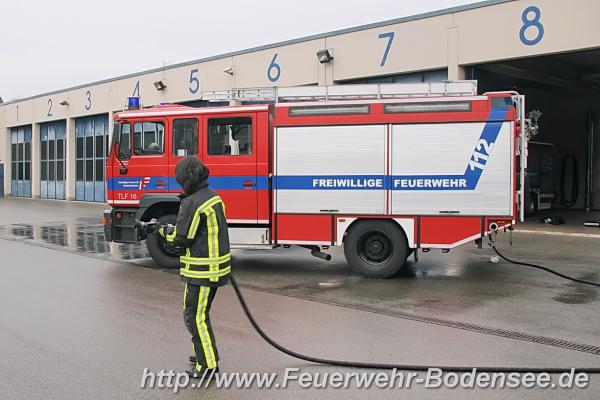 TLF16/24 aus Friedrichshafen auf deren Übungsplatz(Feuerwehr Friedrichshafen)